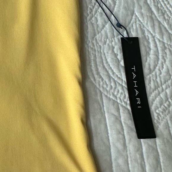 TAHARI modern essentials. Top with a double lining. Size S/P. - Picture 9 of 9